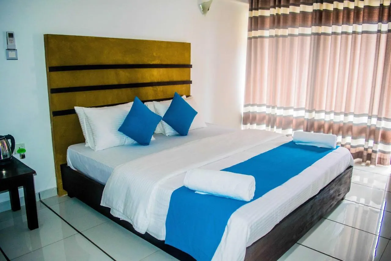 360 Beach Residence Negombo 2*,